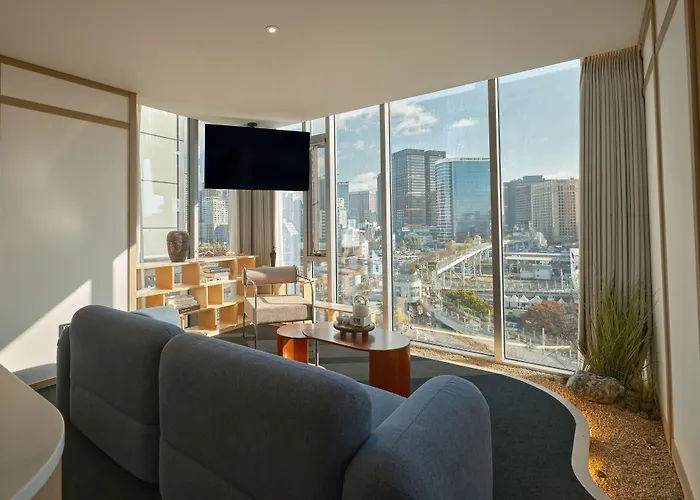 Uh Suite The Seoul